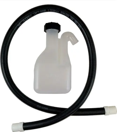 Siphon mit Kondensatschlauch, hergestellt von Wolf. Der Siphon hat eine transparente Kunststoffflasche und einen flexiblen schwarzen Schlauch.